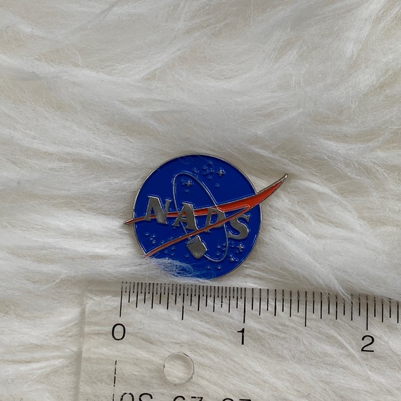 Humor enamel pin - Picture 3 of 5